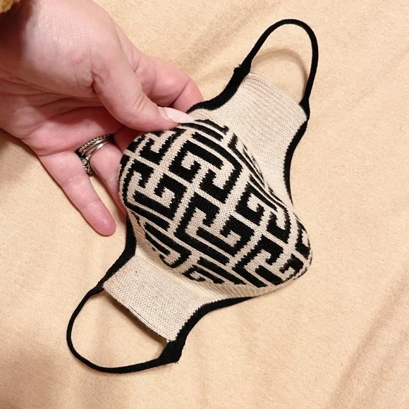 Authentic Balmain Cream & Black Knit Stretchy Greek Key Winter Face Mask - Picture 6 of 8
